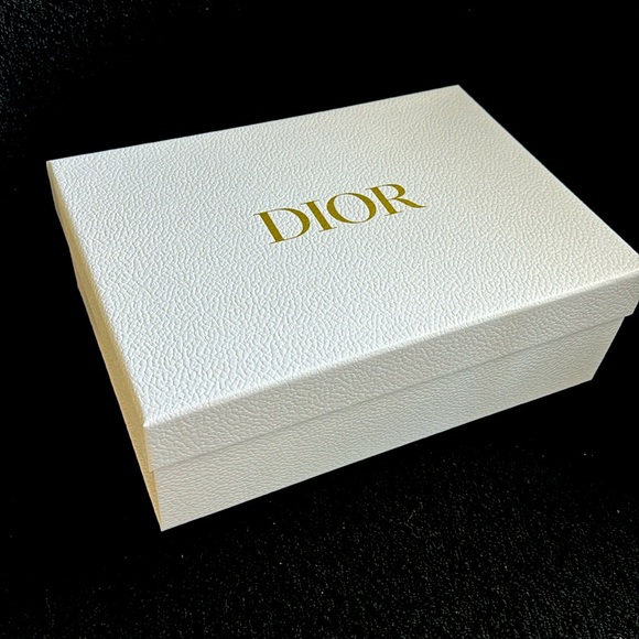 Gift box with tissue - Dior - Picture 2 of 5